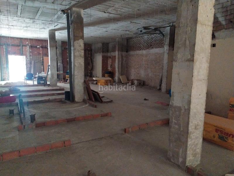 Foto b3f371d8-5b01-40df-a1d5-39ddfe0c2234. Location local commercial dans calle andrés bernáldez 1a dans Sevilla