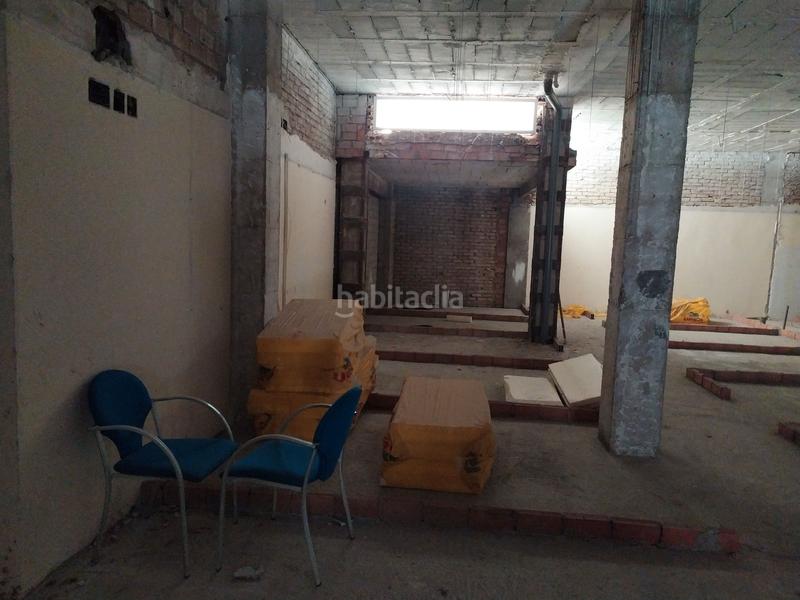 Foto e06632e0-b4b2-4611-8280-afc45e5ae592. Location local commercial dans calle andrés bernáldez 1a dans Sevilla