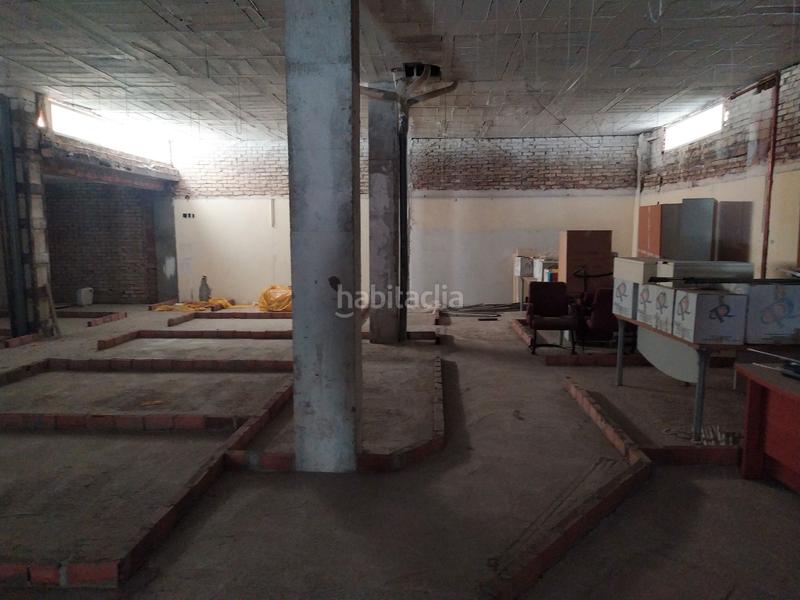 Foto 0a56055c-8981-4a3a-9d23-8d86a6412191. Rent business premise in calle andrés bernáldez 1a in Sevilla