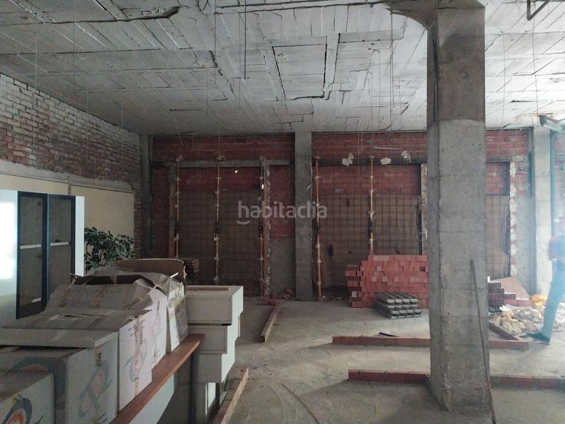 Foto 55ac06ea-b024-4e5a-9364-db382316f944. Rent business premise in calle andrés bernáldez 1a in Sevilla