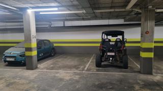 Alquiler Parking coche en Avenida de hytasa 10. Magnifico aparcamiento para coche grande, fácil de aparcar