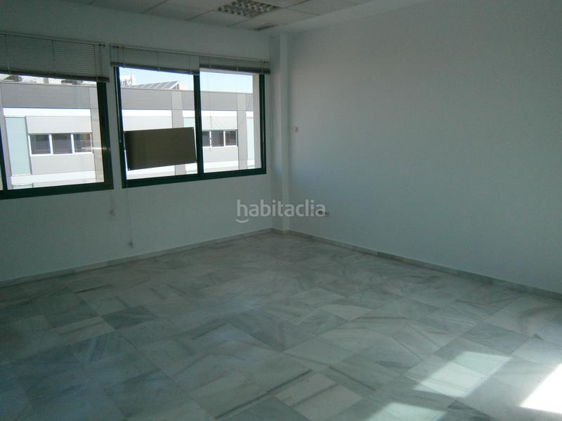 Foto 211ed88d-91b5-4723-820b-b0abc1cb2f1b. Office space in avenida de hytasa 12 in El Cerro Sevilla