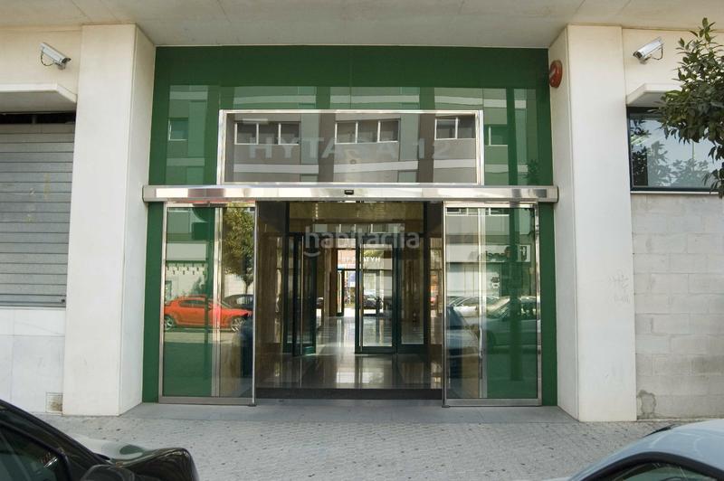 Foto 598da2d3-7414-4caa-b694-a2c3dbc7684a. Office space in avenida de hytasa 12 in El Cerro Sevilla