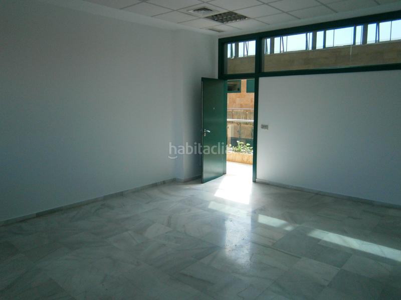 Foto f810edba-67d0-4eb7-8f7f-e80d3c4e1d4e. Office space in avenida de hytasa 12 in El Cerro Sevilla