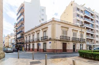 Edificio  Plaza san sebastian. Venta de edificio señorial junto a puerta purchena!!!
