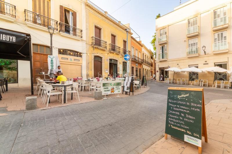 Foto 1d3aadb7-ef9b-4aa6-9ebb-3f0305b9ff55. Alquiler local comercial en marin 16 venta de restaurante en centro histórico en Almería