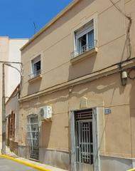 Casa  Calle gregorio torres. Venta de casa de 2 plantas en el centro de viator