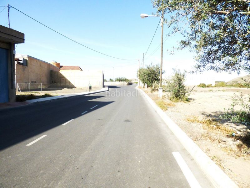 Foto b2f2af75-cce4-40b6-920f-f9fd290e3eee. Masia amb aparcament a Tabernas