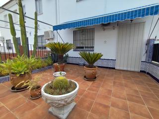 Casa adossada a Hinojos. Bonita casa adosada en venta en hinojos.  la parcela tiene con u