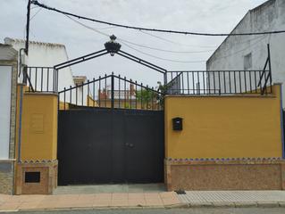 Masia a Hinojos. Parcela urbana de 191m2 en la que se encuentra un acogedor salón
