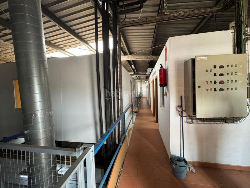 Foto 7e000b94-1543-49db-a2fe-322cd15a6fd5. Nau industrial a La Paz Alcalá de Guadaira