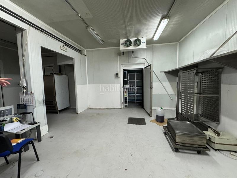 Foto cdade6aa-67f2-4f94-a5e0-1c6b5ee0fa24. Nau industrial a La Paz Alcalá de Guadaira