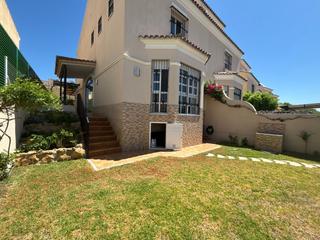 Casa aparellada a Aljamar. Preciosa pareada en tomares aljamar de 163m2 construidos distrib