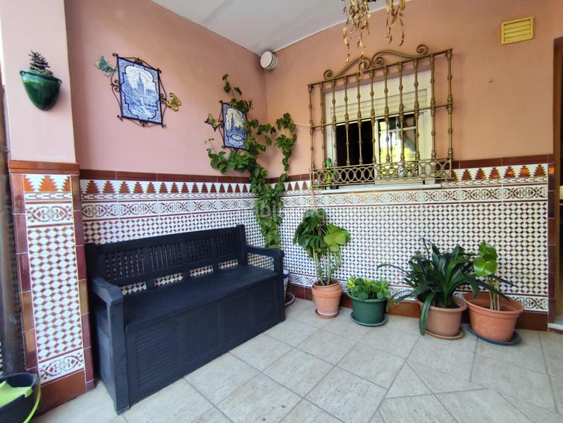 Foto 79aaa3da-a01c-4d3e-9acd-8f70ff94334e. Casa adosada se vende casa adosada , en la urbanización el cortinal, a 7 minutos en coche del metro cuidad expo. con un en Mairena del Aljarafe