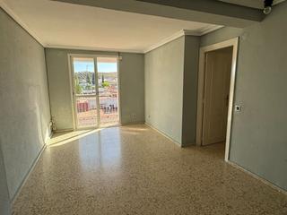 Piso en Camas. Ponemos en venta piso en el pueblo de camas, ideal para inversor