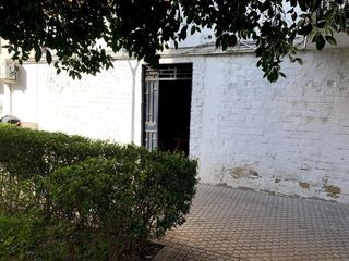 Business premise in Bellavista. Se vende local de 62 m con la posibilidad de cambio de uso, situ