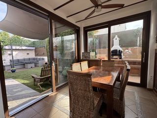 Casa aparellada a Zona Universitaria. Espectacular vivienda pareada, recien reformada, en la zona mas