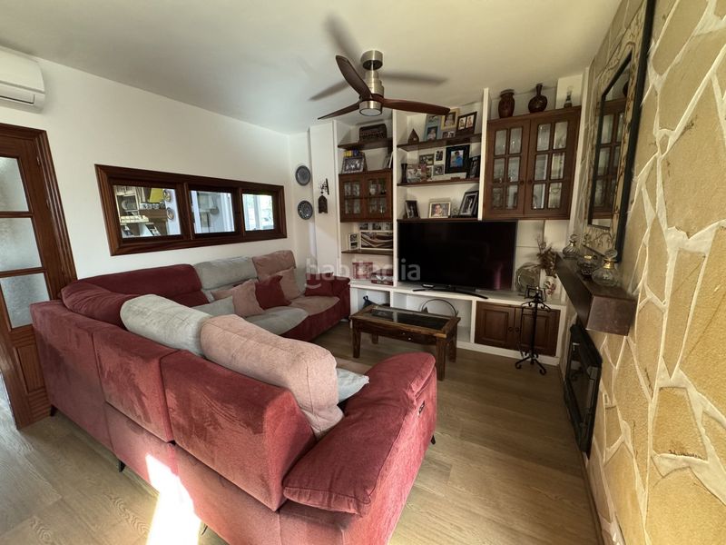 Foto 5a7a3552-3d78-4634-9c48-ba1f4573d6ab. Casa aparellada amb aparcament a Zona Universitaria Bormujos