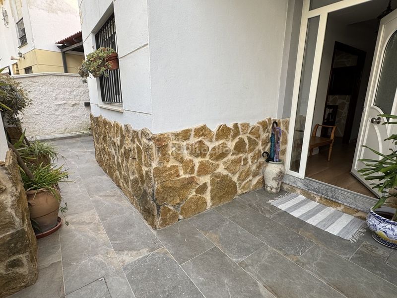 Foto f82da926-d609-4e4d-8e4c-2db756d971da. Casa aparellada amb aparcament a Zona Universitaria Bormujos