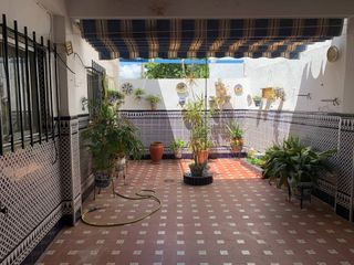 Casa a La Motilla - Fuente del Rey. Se vende maravillosa casa de 2 plantas con salida directa al par