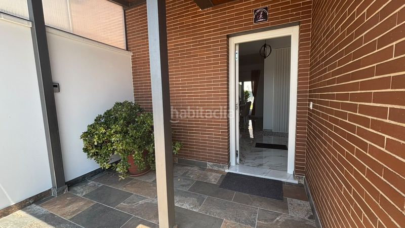 Foto 1bdfe628-6522-4187-9cf7-f5ae6b5cd5fe. Casa adossada amb aparcament a Huévar