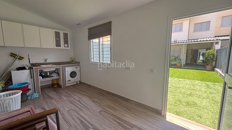 Foto 4a95abda-d82e-415c-983e-bb97209d8dc8. Casa adossada amb aparcament a Huévar