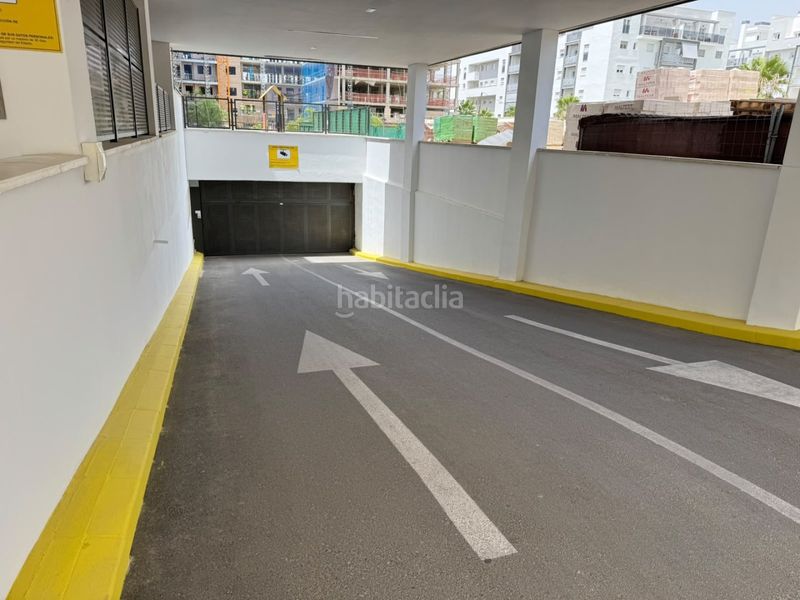 Foto ce156802-2633-4f3b-94c7-dee842381a91. Àtic amb aparcament piscina a Zona Universitaria Bormujos