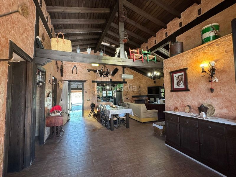 Foto ce3c6047-3432-4aee-a43d-a180341e24e3. Casa amb piscina a Pilas