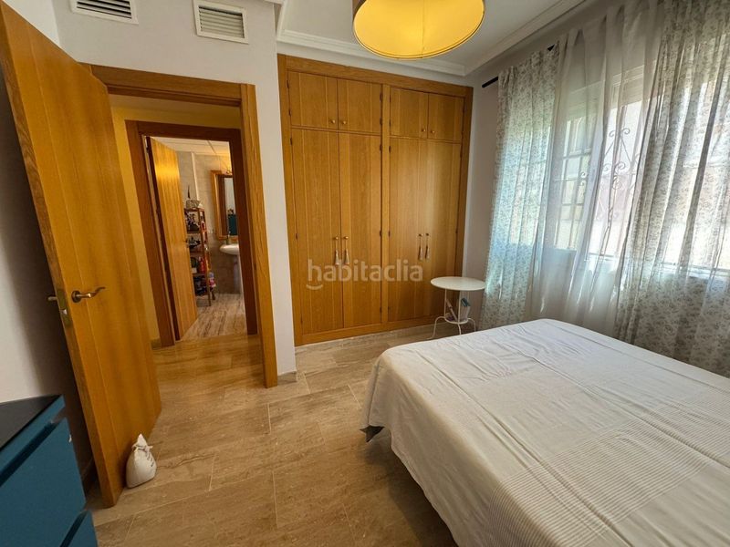 Foto 0f68e098-773d-42d5-9130-c4c75fd81d83. Casa aparellada amb calefacció a Zona Universitaria Bormujos