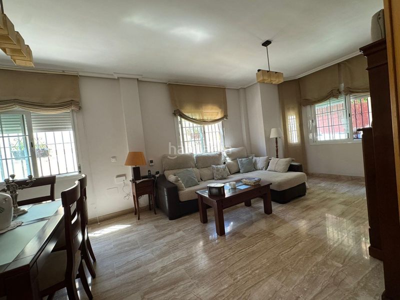 Foto 1a64c31d-692e-4cb5-8080-f9784aa388f6. Casa aparellada amb calefacció a Zona Universitaria Bormujos