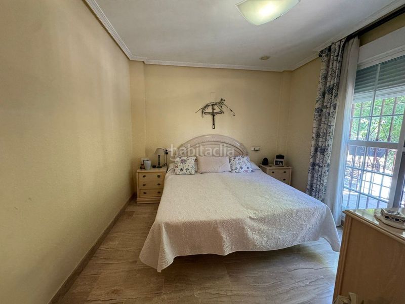 Foto 31bdd9ef-f522-40d7-94a1-84e418153d69. Casa aparellada amb calefacció a Zona Universitaria Bormujos