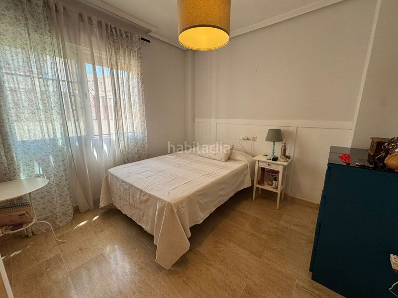 Foto da04df7c-a19d-48ff-a2a8-a5060125340b. Casa aparellada amb calefacció a Zona Universitaria Bormujos