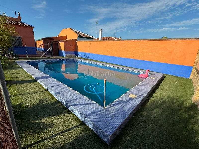 Foto a49931c2-607e-41c2-8faa-aa98e82371b6. Casa amb aparcament piscina a Pilas