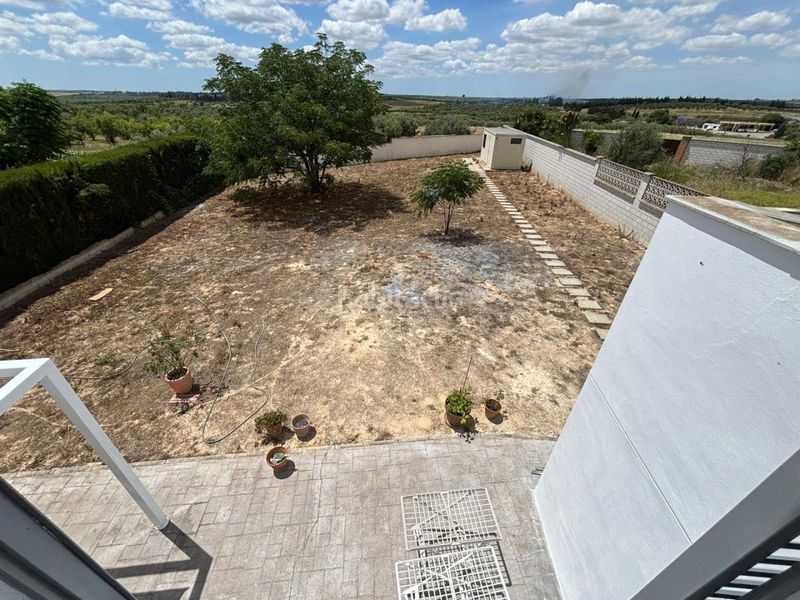 Foto dfea2816-bf39-48a7-9f54-58622f1627c1. Xalet amb calefacció piscina a Zona Universitaria Bormujos