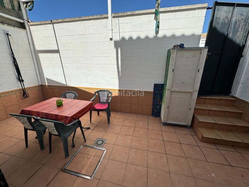 Foto a04a11f5-7b2e-4c10-8705-af2d7d28d396. Casa adossada amb aparcament a Hinojos