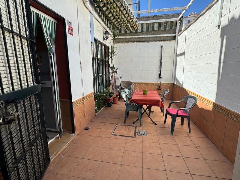 Foto b427b7b3-ab52-4b73-854d-c1765f9e1663. Casa adossada amb aparcament a Hinojos