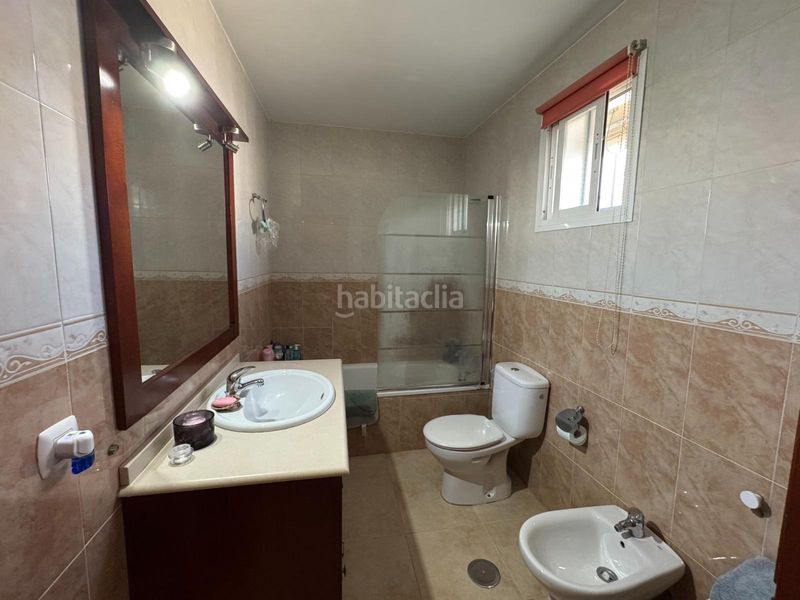 Foto dc7ce46a-8057-40c4-b2db-ca2b2da245df. Casa adossada amb aparcament a Hinojos