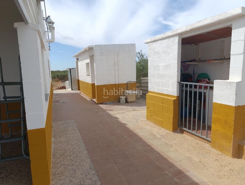 Foto dfe37e2d-7e00-4ebd-a254-d482d90da52d. Casa amb aparcament a Espartinas pueblo Espartinas