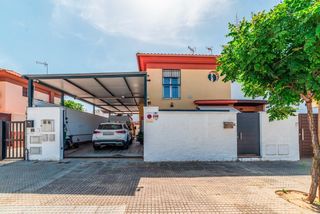Towny house in Centro. Pareado en bormujos