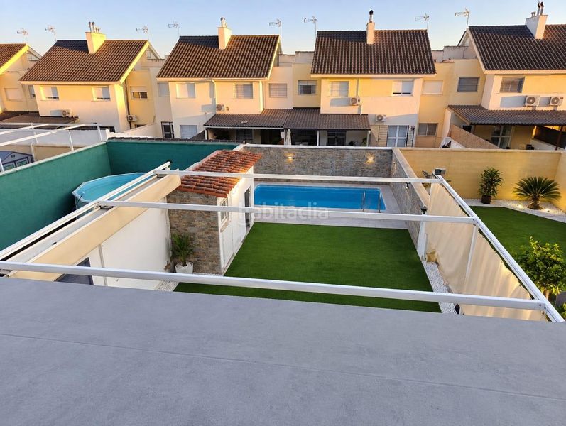 Foto 51ab225e-673a-4808-936a-358563a38fad. Maison jumelée avec chauffage parking piscine dans Huévar