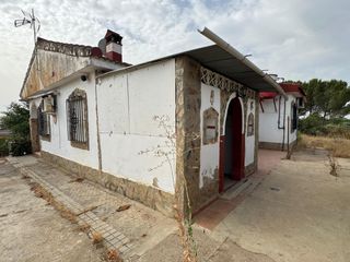 Xalet a Sanlúcar la Mayor. Chalet independiente con una impresionante parcela de 3.600m2 !!