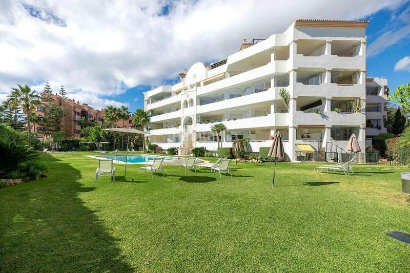 Foto 1d90632c-d3a9-48db-b5b9-7414ced7245e. Piccolo appartamento con parcheggio piscina in Puerto Banús Marbella