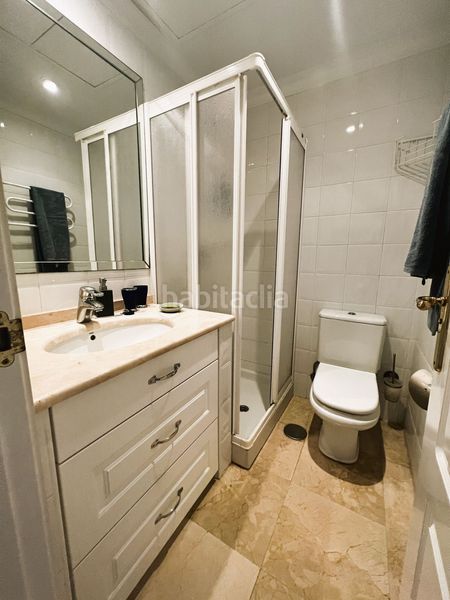Foto 52e8b7b6-bd89-4088-81b0-fa92e0bdd463. Piccolo appartamento con parcheggio piscina in Puerto Banús Marbella