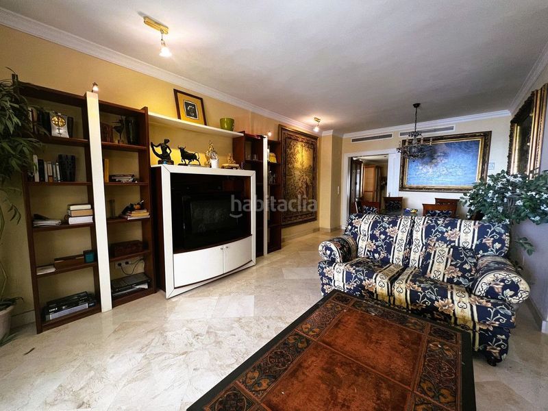 Foto 569adaa9-e749-42cf-8bd9-ef69ec7c1417. Piccolo appartamento con parcheggio piscina in Puerto Banús Marbella