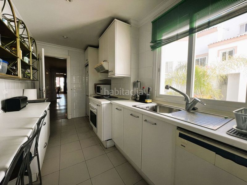 Foto 8421e2c0-5d78-4286-80de-9e4838ddd5b0. Piccolo appartamento con parcheggio piscina in Puerto Banús Marbella