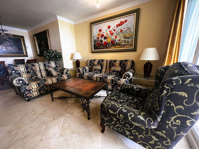 Foto eb515e87-c43d-4783-a20a-aa2bcdf9c263. Piccolo appartamento con parcheggio piscina in Puerto Banús Marbella