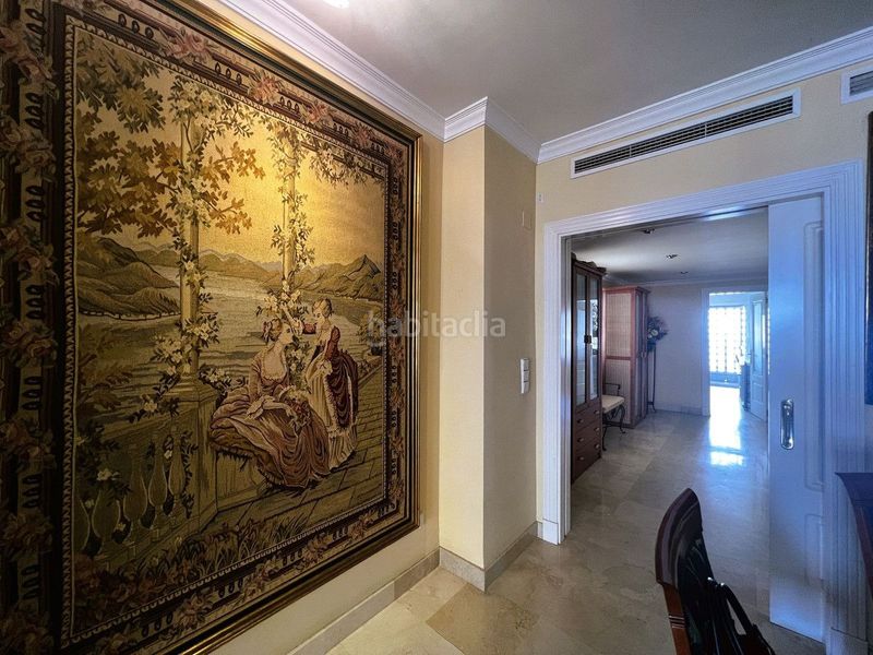 Foto ebbbcd7d-8061-4c5e-bc61-cd4ba3a95312. Piccolo appartamento con parcheggio piscina in Puerto Banús Marbella