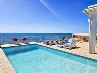 Chalet en Calle playa del chaparral 19
