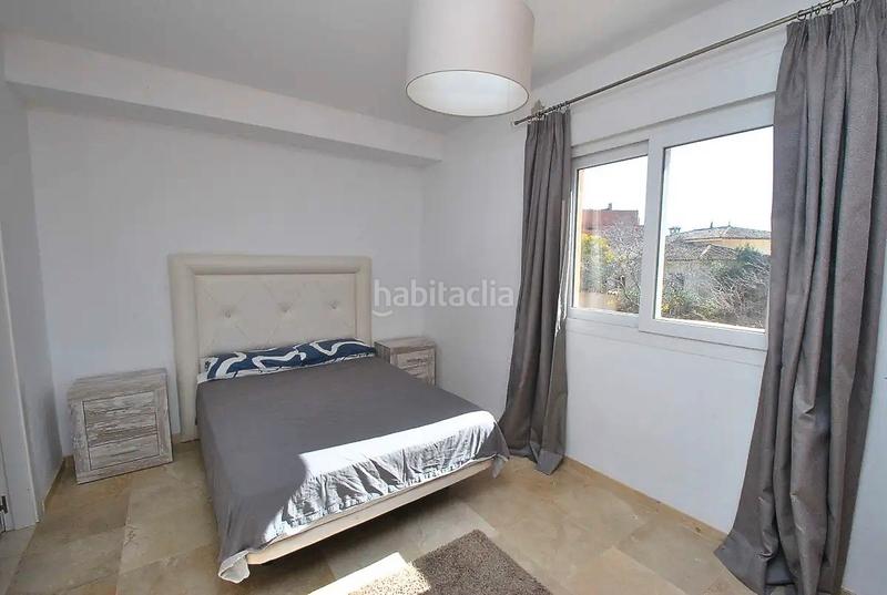 Foto 3d8c307c-1d2e-43ab-9d81-1abf3da67f3a. Casa adosada en avenida de los alisos 12 en Cabopino - Artola Marbella