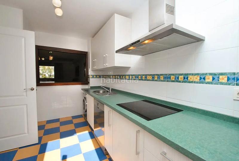 Foto db999038-c4fd-4096-8a4f-c639ce29016a. Casa adosada en avenida de los alisos 12 en Cabopino - Artola Marbella